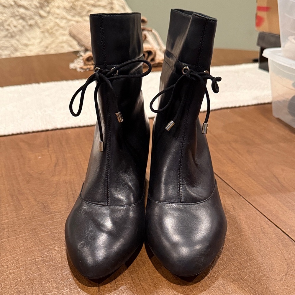 EUC Talbots Black Ankle Boots w Ties SZ 9